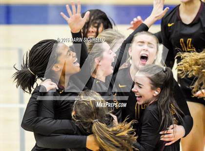 Thumbnail 2 in Hamilton vs. Mountain Pointe (AIA Division 6A Semifinal Playoff) photogallery.