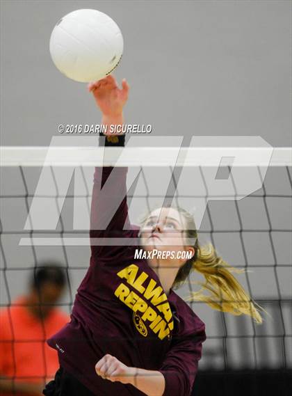Thumbnail 3 in Hamilton vs. Mountain Pointe (AIA Division 6A Semifinal Playoff) photogallery.