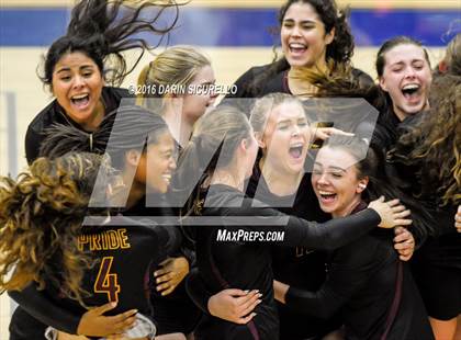 Thumbnail 3 in Hamilton vs. Mountain Pointe (AIA Division 6A Semifinal Playoff) photogallery.