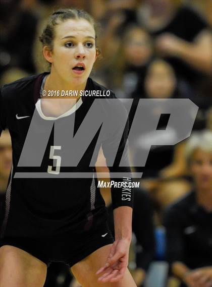 Thumbnail 1 in Hamilton vs. Mountain Pointe (AIA Division 6A Semifinal Playoff) photogallery.