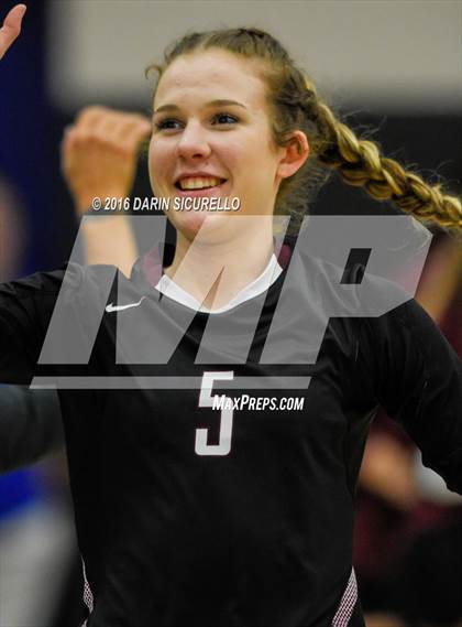 Thumbnail 2 in Hamilton vs. Mountain Pointe (AIA Division 6A Semifinal Playoff) photogallery.