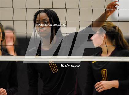 Thumbnail 3 in Hamilton vs. Mountain Pointe (AIA Division 6A Semifinal Playoff) photogallery.