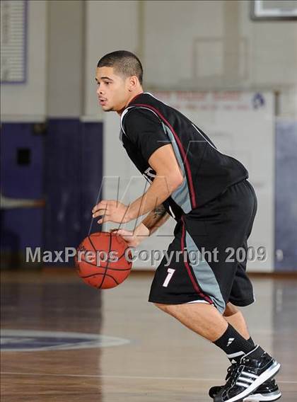 Thumbnail 3 in Natomas vs. Encina (St. Hope Holiday Classic) photogallery.