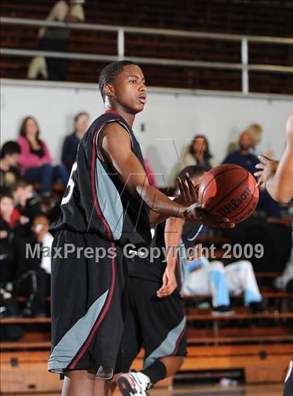 Thumbnail 3 in Natomas vs. Encina (St. Hope Holiday Classic) photogallery.