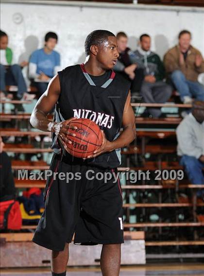 Thumbnail 3 in Natomas vs. Encina (St. Hope Holiday Classic) photogallery.