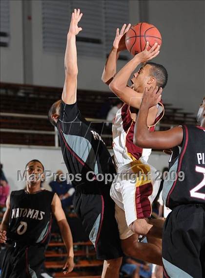 Thumbnail 1 in Natomas vs. Encina (St. Hope Holiday Classic) photogallery.