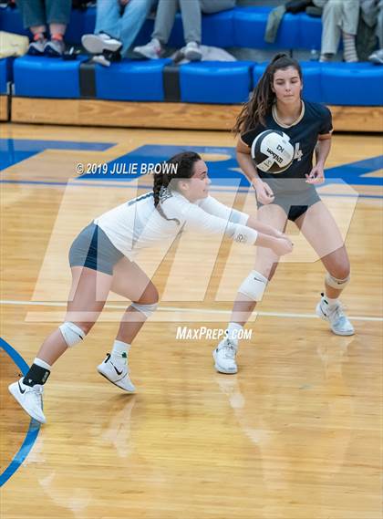 Thumbnail 2 in Cathedral vs New Castle (IHSAA 4A Regional Semifinal) photogallery.