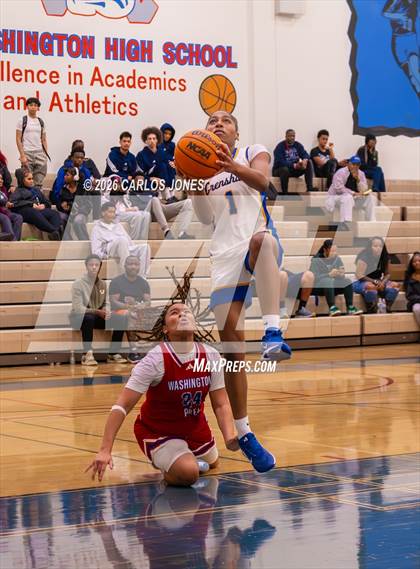 Thumbnail 3 in George Washington Prep @ Crenshaw photogallery.