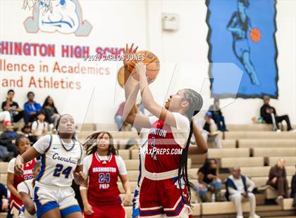 Thumbnail 2 in George Washington Prep @ Crenshaw photogallery.