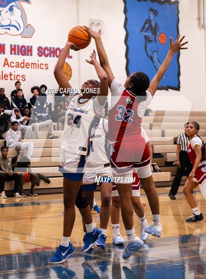 Thumbnail 1 in George Washington Prep @ Crenshaw photogallery.
