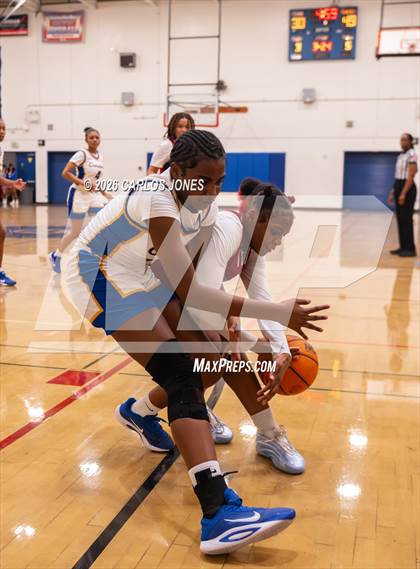 Thumbnail 3 in George Washington Prep @ Crenshaw photogallery.