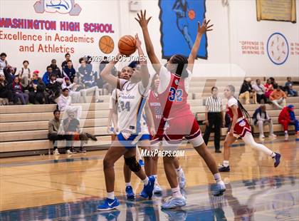 Thumbnail 3 in George Washington Prep @ Crenshaw photogallery.