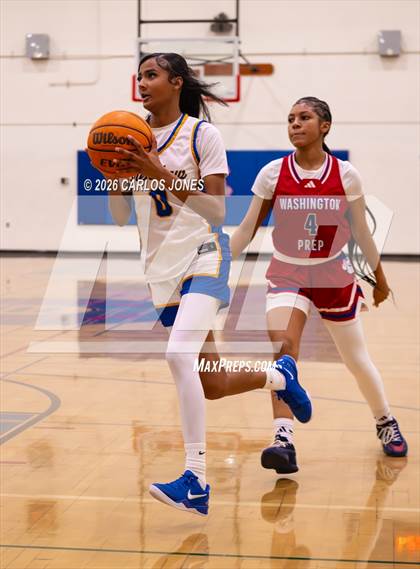 Thumbnail 2 in George Washington Prep @ Crenshaw photogallery.