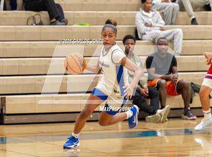 Thumbnail 2 in George Washington Prep @ Crenshaw photogallery.