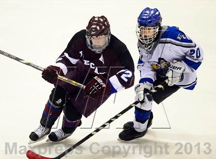Thumbnail 2 in Brookfield/Bethel/Danbury vs. East Catholic (CIAC Division II Semifinal) photogallery.