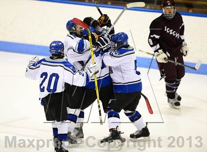 Thumbnail 3 in Brookfield/Bethel/Danbury vs. East Catholic (CIAC Division II Semifinal) photogallery.