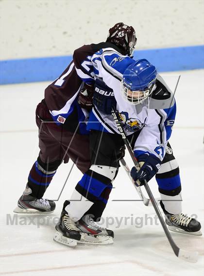 Thumbnail 3 in Brookfield/Bethel/Danbury vs. East Catholic (CIAC Division II Semifinal) photogallery.