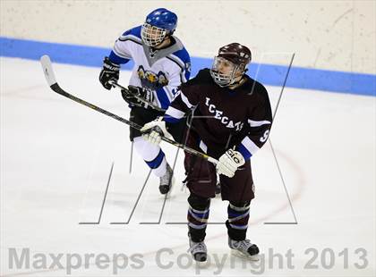 Thumbnail 3 in Brookfield/Bethel/Danbury vs. East Catholic (CIAC Division II Semifinal) photogallery.