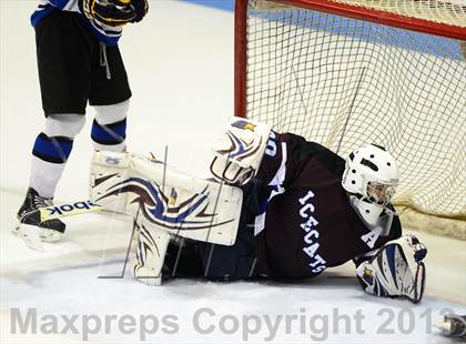 Thumbnail 2 in Brookfield/Bethel/Danbury vs. East Catholic (CIAC Division II Semifinal) photogallery.