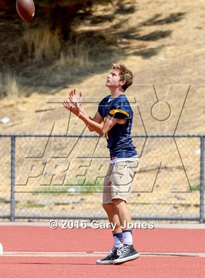 Thumbnail 2 in Whitney vs Oak Ridge scrimmage photogallery.