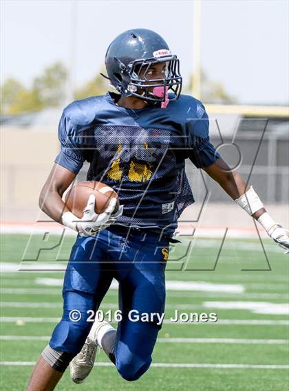 Thumbnail 3 in Whitney vs Oak Ridge scrimmage photogallery.
