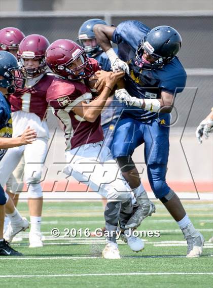 Thumbnail 2 in Whitney vs Oak Ridge scrimmage photogallery.