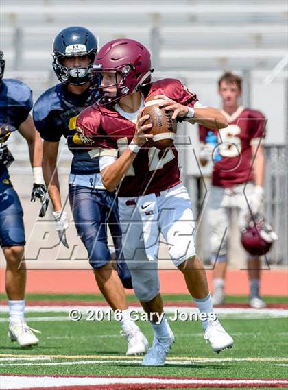 Thumbnail 2 in Whitney vs Oak Ridge scrimmage photogallery.