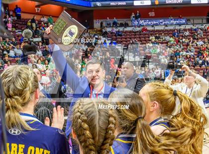 Thumbnail 3 in Holy Cross vs. Simsbury (CIAC L Final) photogallery.