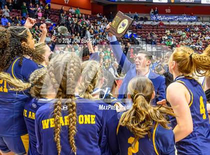 Thumbnail 2 in Holy Cross vs. Simsbury (CIAC L Final) photogallery.