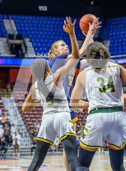 Thumbnail 2 in Holy Cross vs. Simsbury (CIAC L Final) photogallery.
