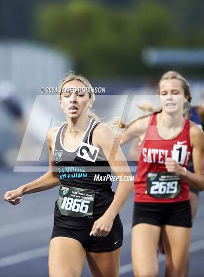 Thumbnail 2 in FHSAA 3A Finals (1600 Meters) photogallery.