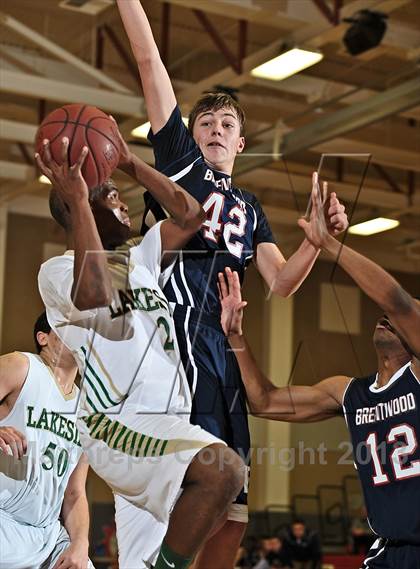 Thumbnail 3 in Brentwood School vs. Lakeside (MaxPreps Holiday Classic) photogallery.