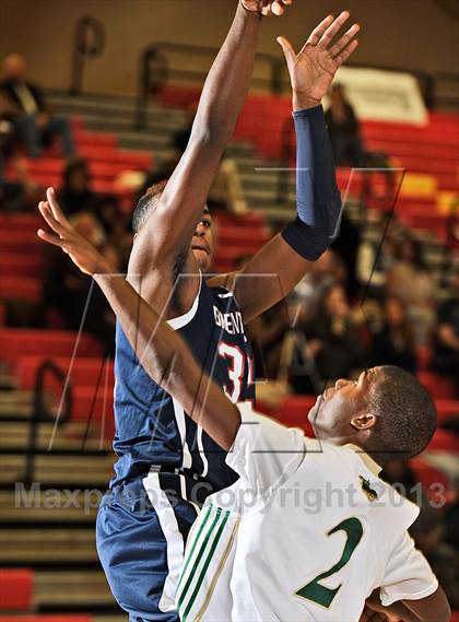 Thumbnail 2 in Brentwood School vs. Lakeside (MaxPreps Holiday Classic) photogallery.