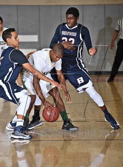Thumbnail 2 in Brentwood School vs. Lakeside (MaxPreps Holiday Classic) photogallery.