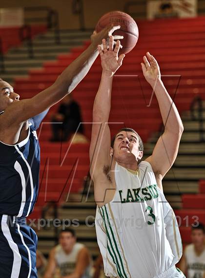 Thumbnail 3 in Brentwood School vs. Lakeside (MaxPreps Holiday Classic) photogallery.