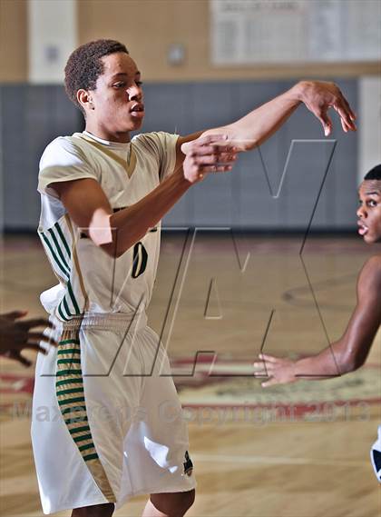 Thumbnail 2 in Brentwood School vs. Lakeside (MaxPreps Holiday Classic) photogallery.