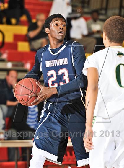 Thumbnail 3 in Brentwood School vs. Lakeside (MaxPreps Holiday Classic) photogallery.