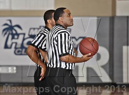 Thumbnail 2 in Brentwood School vs. Lakeside (MaxPreps Holiday Classic) photogallery.