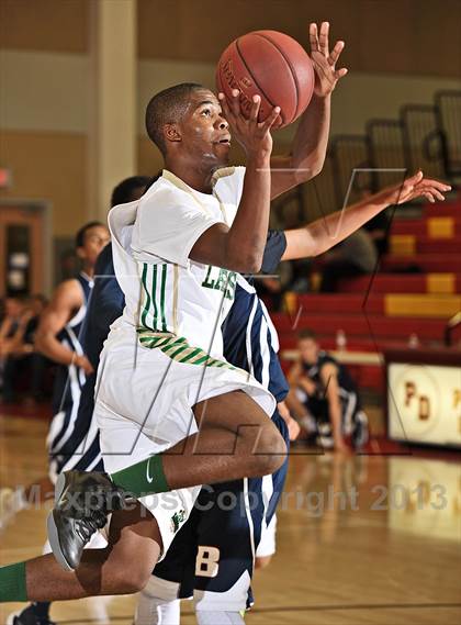 Thumbnail 3 in Brentwood School vs. Lakeside (MaxPreps Holiday Classic) photogallery.