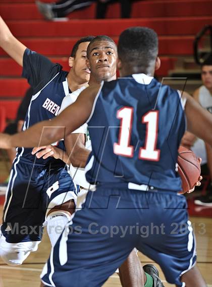 Thumbnail 2 in Brentwood School vs. Lakeside (MaxPreps Holiday Classic) photogallery.