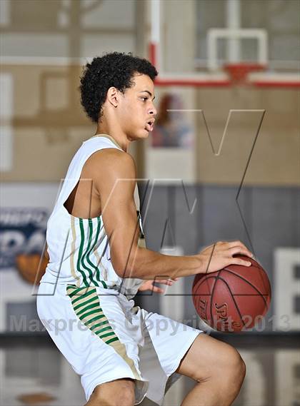 Thumbnail 2 in Brentwood School vs. Lakeside (MaxPreps Holiday Classic) photogallery.