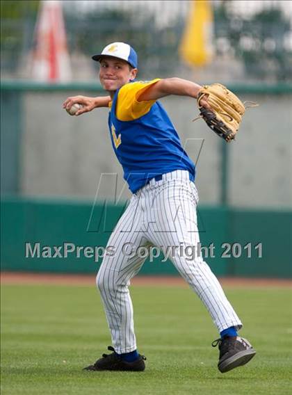 Thumbnail 2 in Linden vs. Escalon (Banner Island Classic) photogallery.