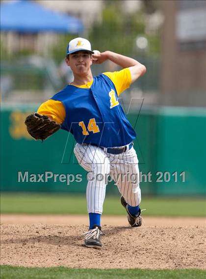 Thumbnail 3 in Linden vs. Escalon (Banner Island Classic) photogallery.
