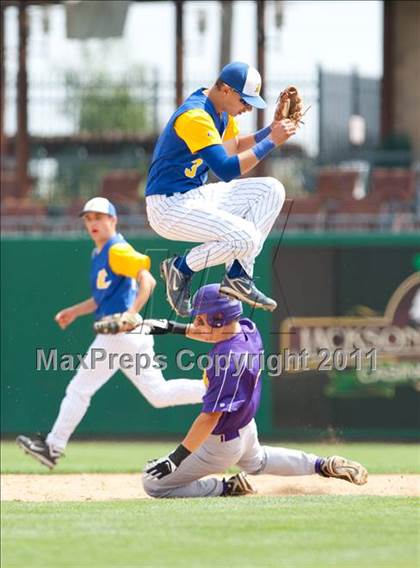 Thumbnail 1 in Linden vs. Escalon (Banner Island Classic) photogallery.