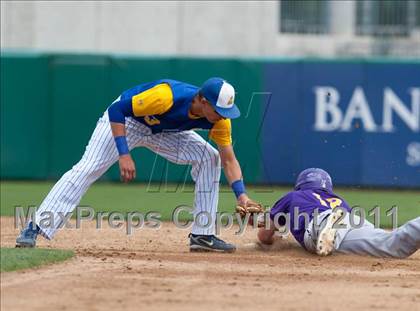 Thumbnail 2 in Linden vs. Escalon (Banner Island Classic) photogallery.