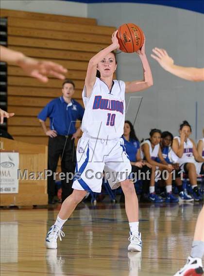 Thumbnail 3 in Burlingame vs. Folsom (Bulldog Winter Classic) photogallery.