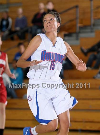 Thumbnail 3 in Burlingame vs. Folsom (Bulldog Winter Classic) photogallery.