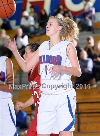 Thumbnail 3 in Burlingame vs. Folsom (Bulldog Winter Classic) photogallery.