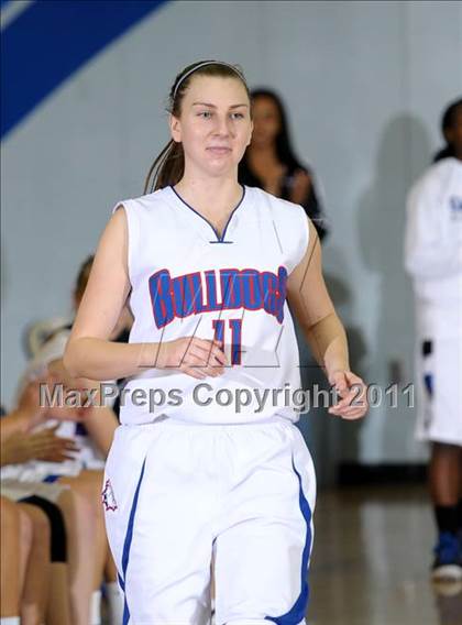 Thumbnail 1 in Burlingame vs. Folsom (Bulldog Winter Classic) photogallery.
