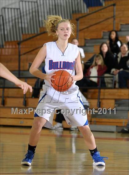 Thumbnail 3 in Burlingame vs. Folsom (Bulldog Winter Classic) photogallery.